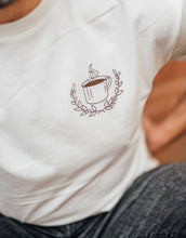 Laden Sie das Bild in den Galerie-Viewer, Kaffeekränzchen Crewshirt